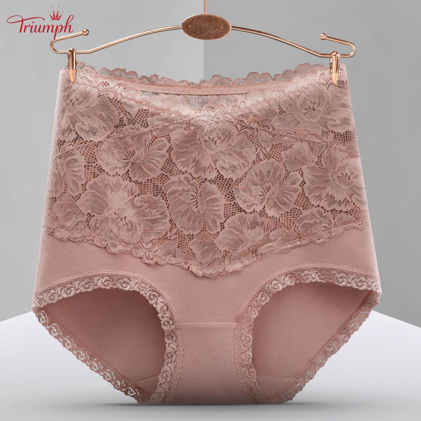 Triumph - Ingyenes Szállítás. 4-es Készlet. Magas Derekú, Minőségi Csipkebugyi. Kényelmes és Puha